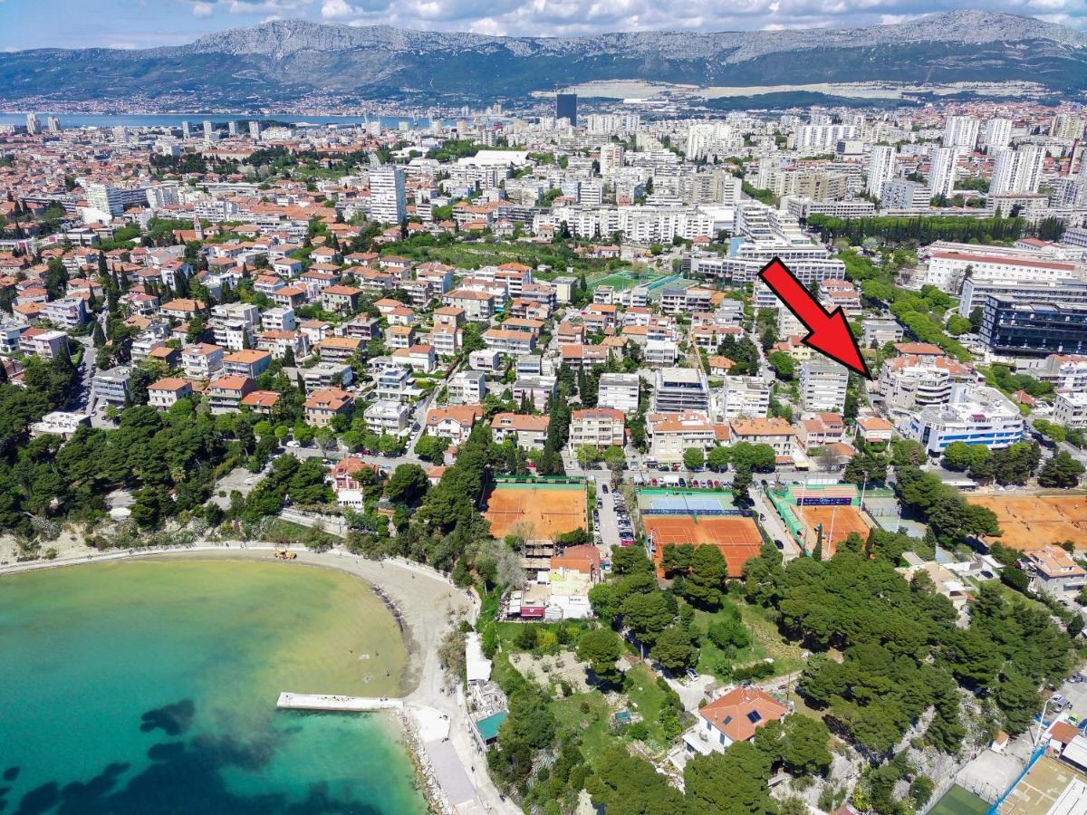 Amadeo Apartment Split